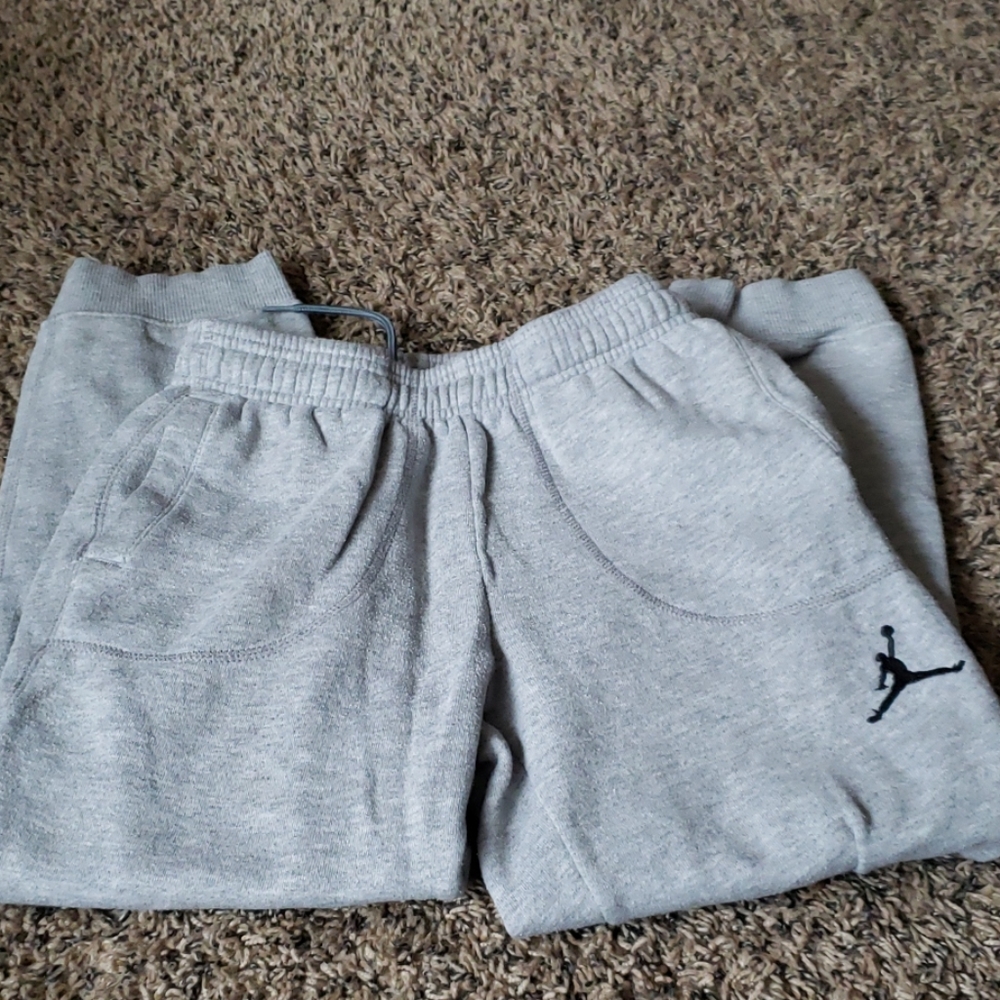 Jordan sweatpants boys size medium